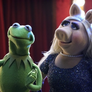 Piggy & Kermit Divorce, Pot Jokes, Nathan Fillion & Elizabeth Banks on New