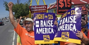 Ruling Could Ease Way for Unionizing at Fast-Food Chains