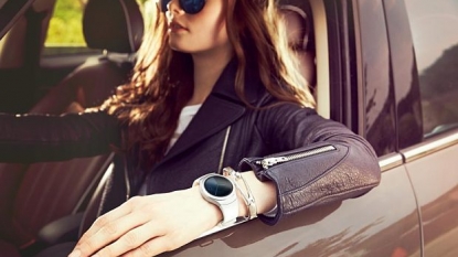 Samsung Gear S2 smartwatch goes official with rotating bezel, Tizen OS