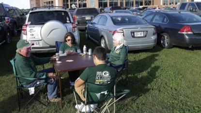 Seahawks Center Drew Nowak is a Packers Fan