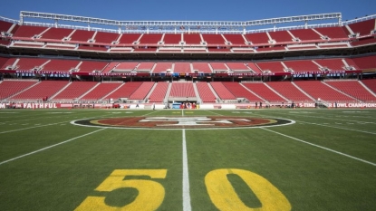 The Raiders refuse to paint their 50-yard line gold … for some reason