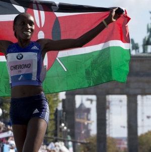 Shoe malfunction denies Kipchoge world record at Berlin Marathon