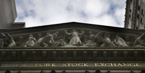 Stocks drop in early trading on growth worries