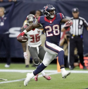 Texans get first win in victory over Bucs