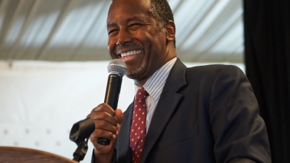 Trump retains lead, but Carson edges closer