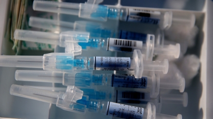 USA doctors recommend people give the flu vaccine another shot