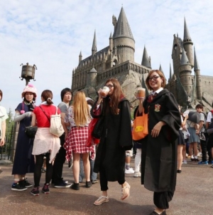 Comcast buying majority stake in Universal Studios Japan