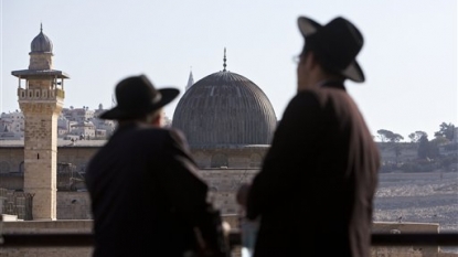 Violent clashes rock al-Aqsa mosque in East Jerusalem