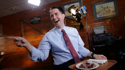 Walker proposes abolishing federal employee unions