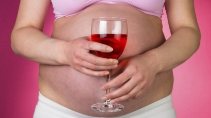 CDC: Ten percent of pregnant women say they drink alcohol