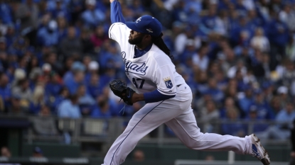 Cueto tosses gem as Royals beat Astros 7-2 in ALDS clincher