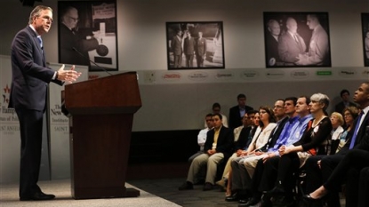 Lauren Batchelder, Jeb Bush volunteer, confronts Donald Trump on women’s rights