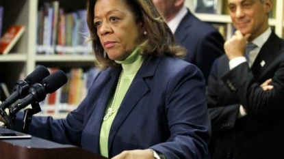 Ex-Chicago schools chief indicted in kickback scheme, newspaper reports