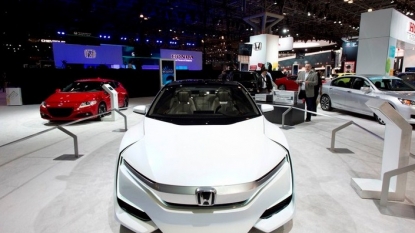 Honda reveals new FCV Clarity in Tokyo