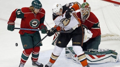 Anaheim Ducks face defending champion Chicago Blackhawks