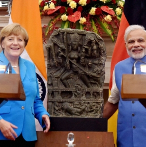 Angela Merkel receives guard of honour at Rashtrapati Bhawan