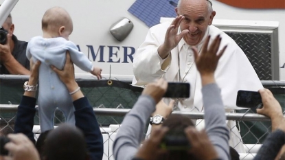 Baby Pope meets Pope Francis on Philadelphia street