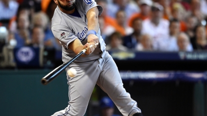 Blue Jays’ RA Dickey knocked out of Game 4 in 2nd inning