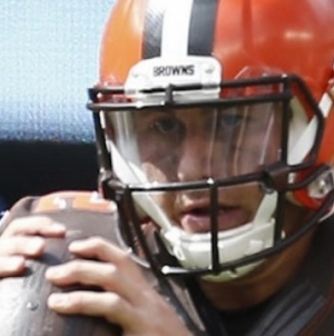 Browns quarterback Josh McCown to start against Raiders