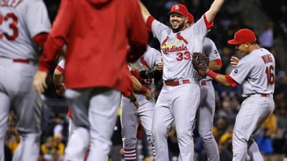 Cardinals get Wainwright back as they aim to clinch NL Central