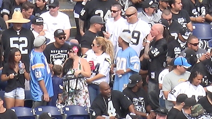 Carr throws 3 TD passes, Raiders embarrass Chargers 37-29