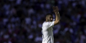 Deschamps has dig at Real Madrid coach Benitez: France won’t sub Benzema!