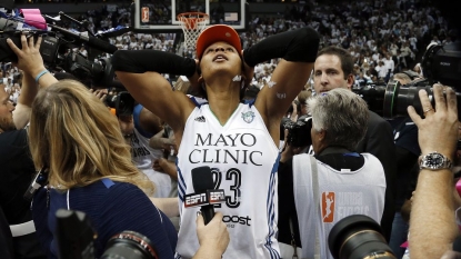 Dominant D Leads Lynx to Third Title