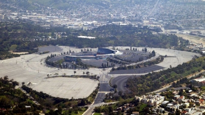 Fan hurt in fight outside Dodger Stadium