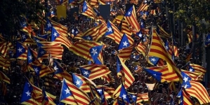 Freakish flag fight in Spain ahead of Catalan vote