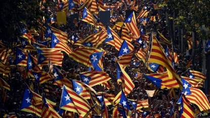 Freakish flag fight in Spain ahead of Catalan vote