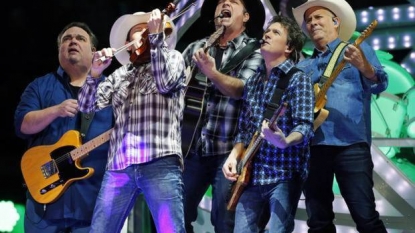 Garth Brooks Needs a Cell Phone Techie to Save His Next Album