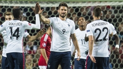 Giroud Brace Sinks Denmark