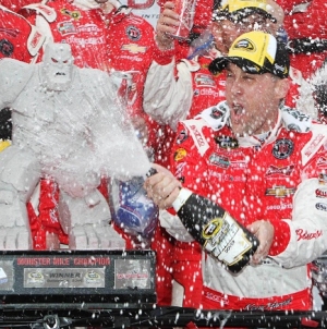 Harvick dominates in must-win race to advance in Chase