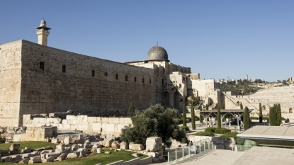 Israeli troops clash with Palestinians at al-Aqsa