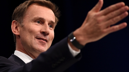 Hunt gives hours pledge to junior doctors