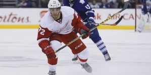 Red Wings double up Maple Leafs 4-2