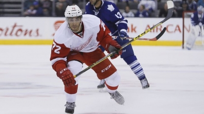 Red Wings double up Maple Leafs 4-2