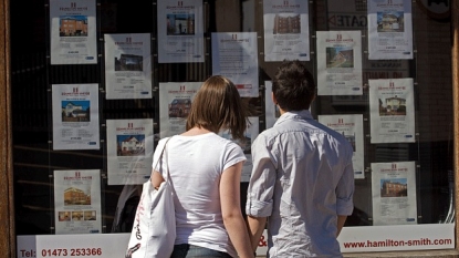 UK house prices surge to record average of £284000