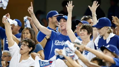 Kershaw tosses 7 innings, Dodgers even series