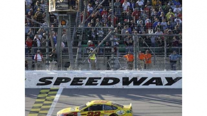 Kyle Busch crash on pit road hurts Chase chances