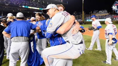 Mets on their way to Kansas City for World Series