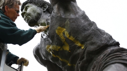 Michigan fans vandalize Michigan State’s Magic Johnson statue