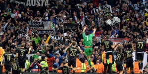 Juventus beats Sevilla to go top of Champions League group