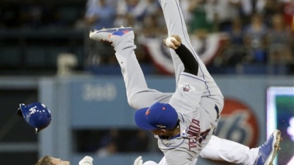 NLDS Game 2: Chase Utley takes out Ruben Tejada with questionable slide