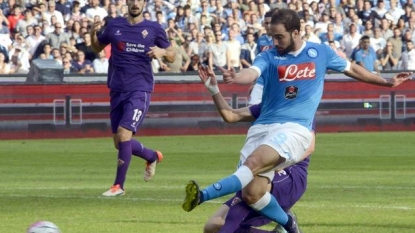 Gonzalo Higuain sinks Fiorentina, Inter Milan held by Juventus in Serie A