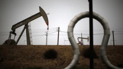 Oil prices drop as US production climbs