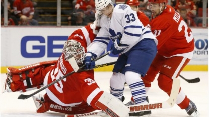 Red Wings top Maple Leafs in Babcock’s return