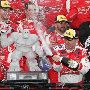 Kahne, Harvick top final speed charts at Dover