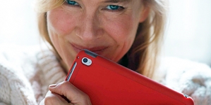 Renee Zellweger Shows Off New Look In First ‘Bridget Jones’s Baby’ Photo