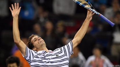 Roger Federer loses opening match at Shanghai Masters